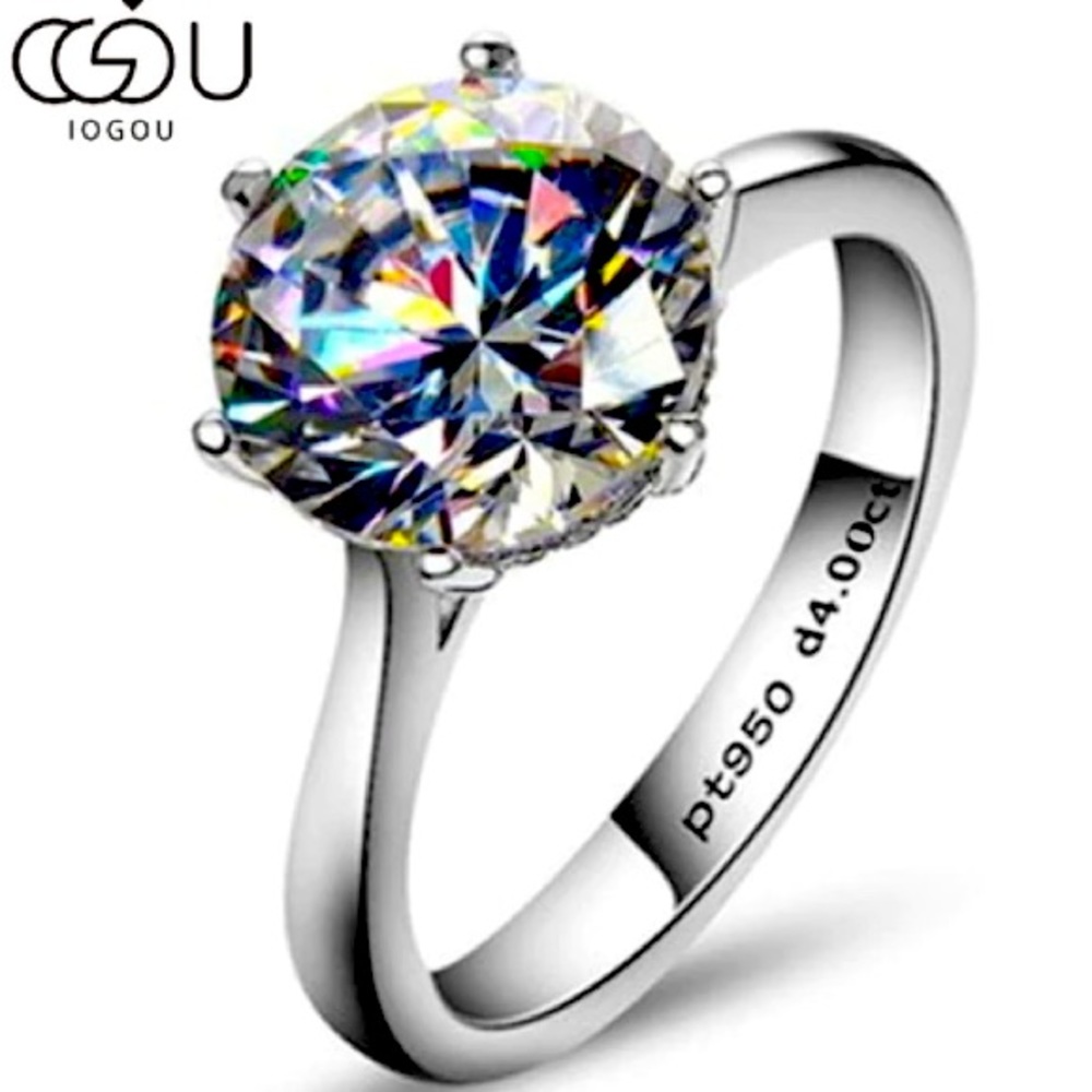 LUXURY MOISSANITE ENGAGEMENT RING